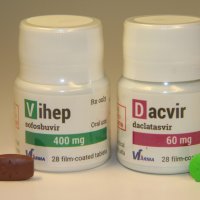 Фото комплексных препаратов Vihep 400 мг и Dacvir 60 мг